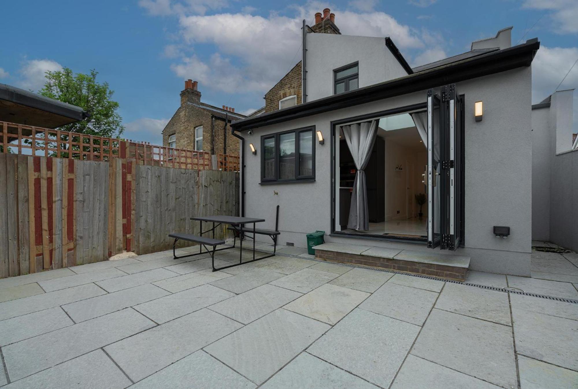 Stunning 3 Bd House-tottenham Hotspur Stadium-parking And Wifi Free Holiday home London